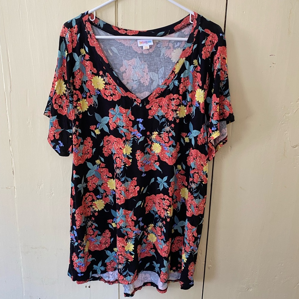 Lularoe floral 3xl v neck tee